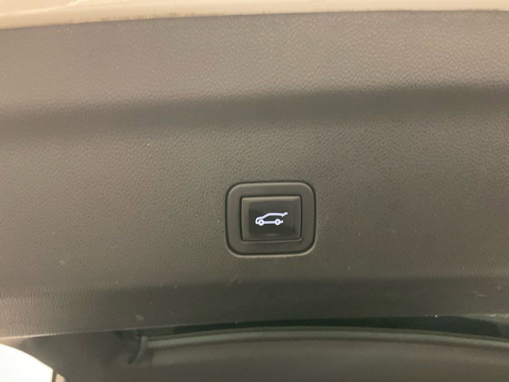 Used 2024 GMC Yukon XL SLT image 35