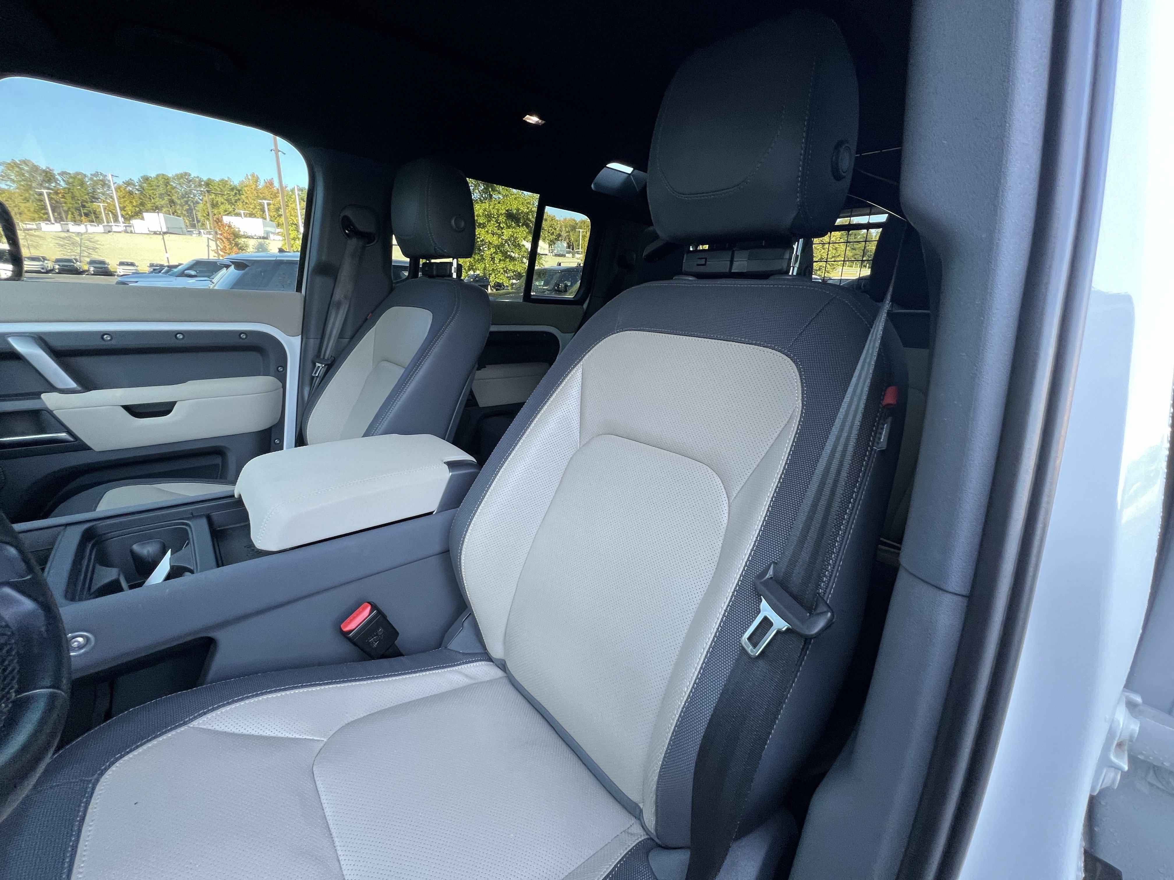 Used 2023 Land Rover Defender 110 X-Dynamic SE image 16