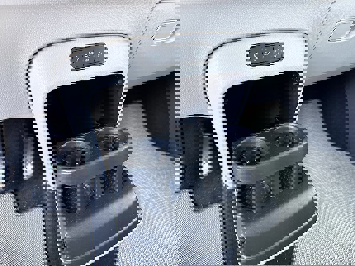 Used 2025 Volkswagen ID. Buzz 1st Edition image 47