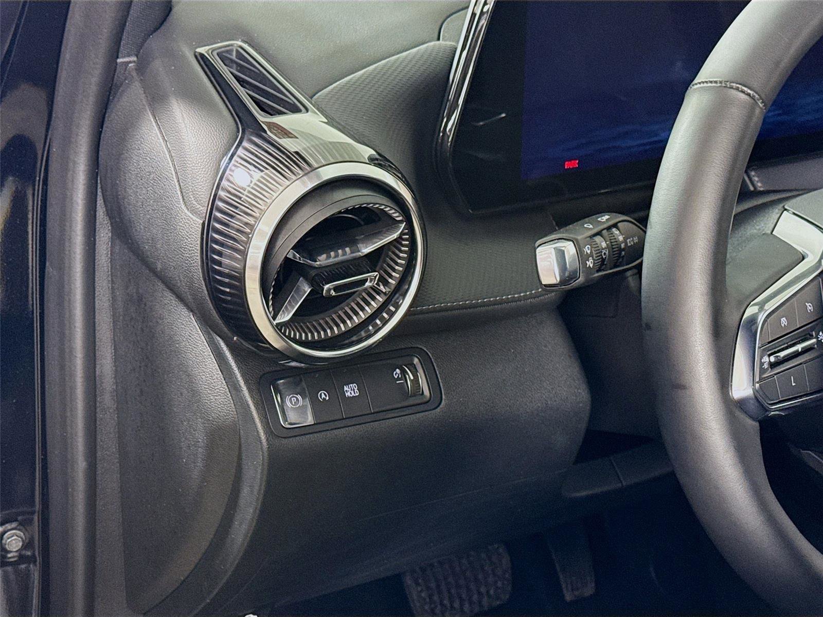 Used 2025 Chevrolet Equinox LT image 4