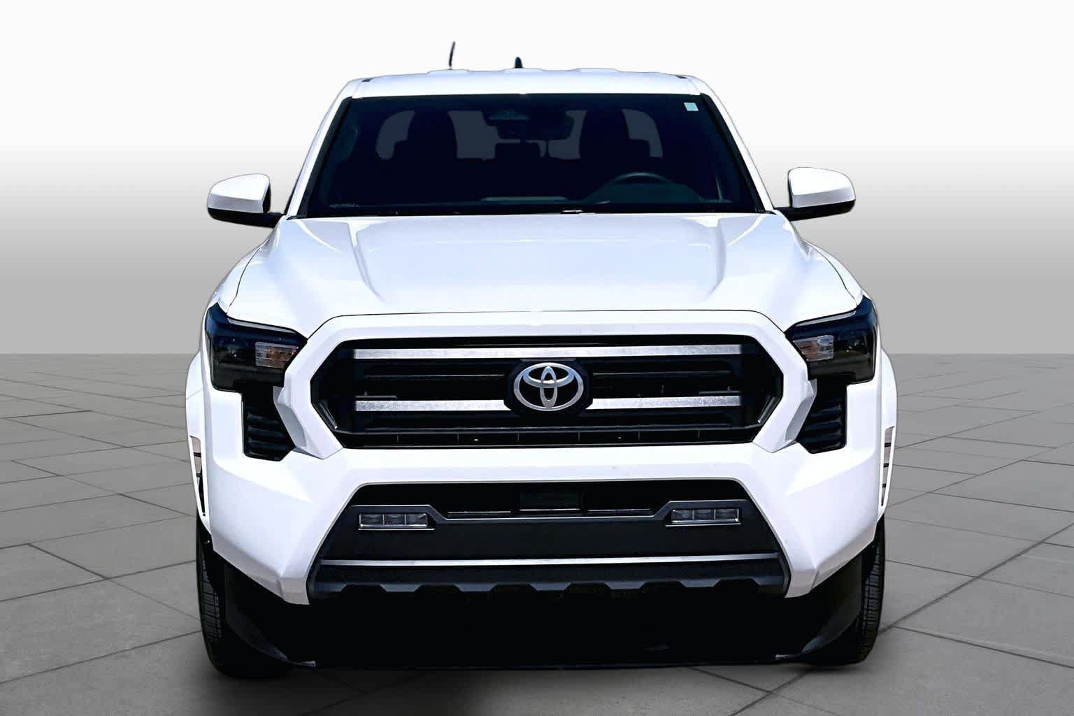 Used 2025 Toyota Tacoma SR5 AWD/4WD image 4