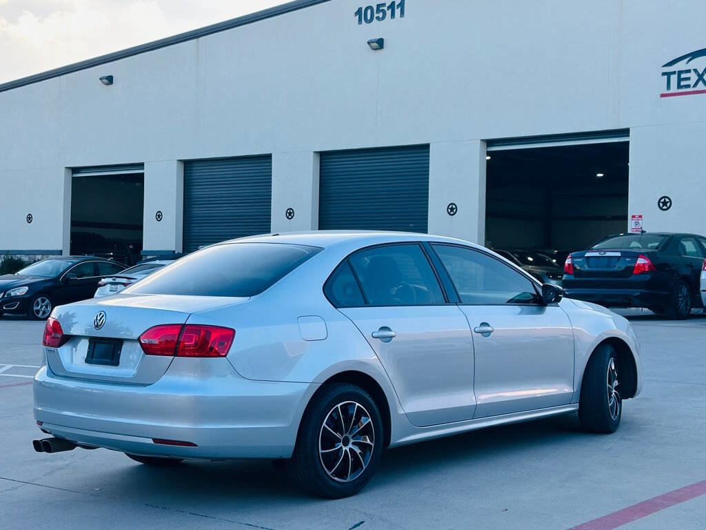 Used 2011 Volkswagen Jetta Base 4dr Sedan 6A image 12