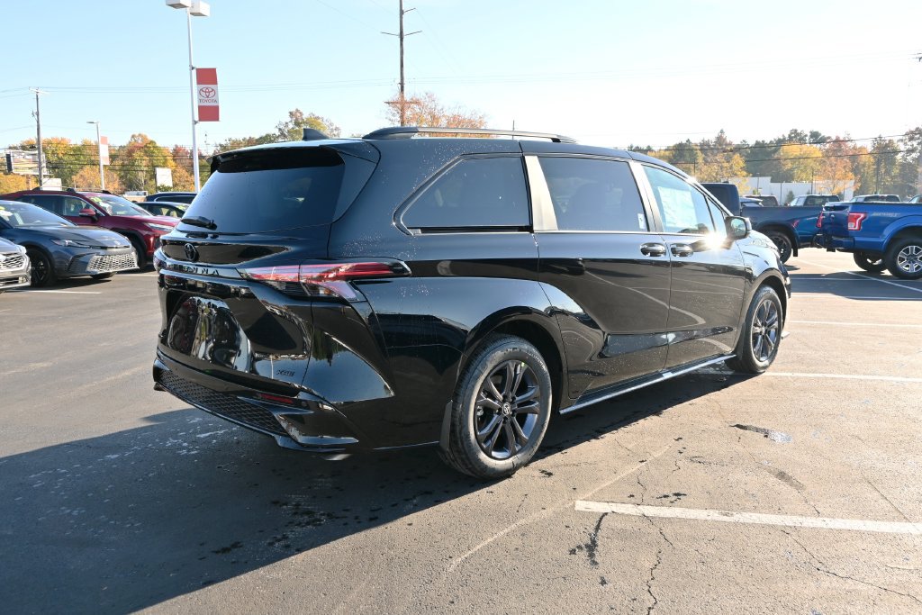 New 2026 Toyota Sienna XSE AWD/4WD image 10
