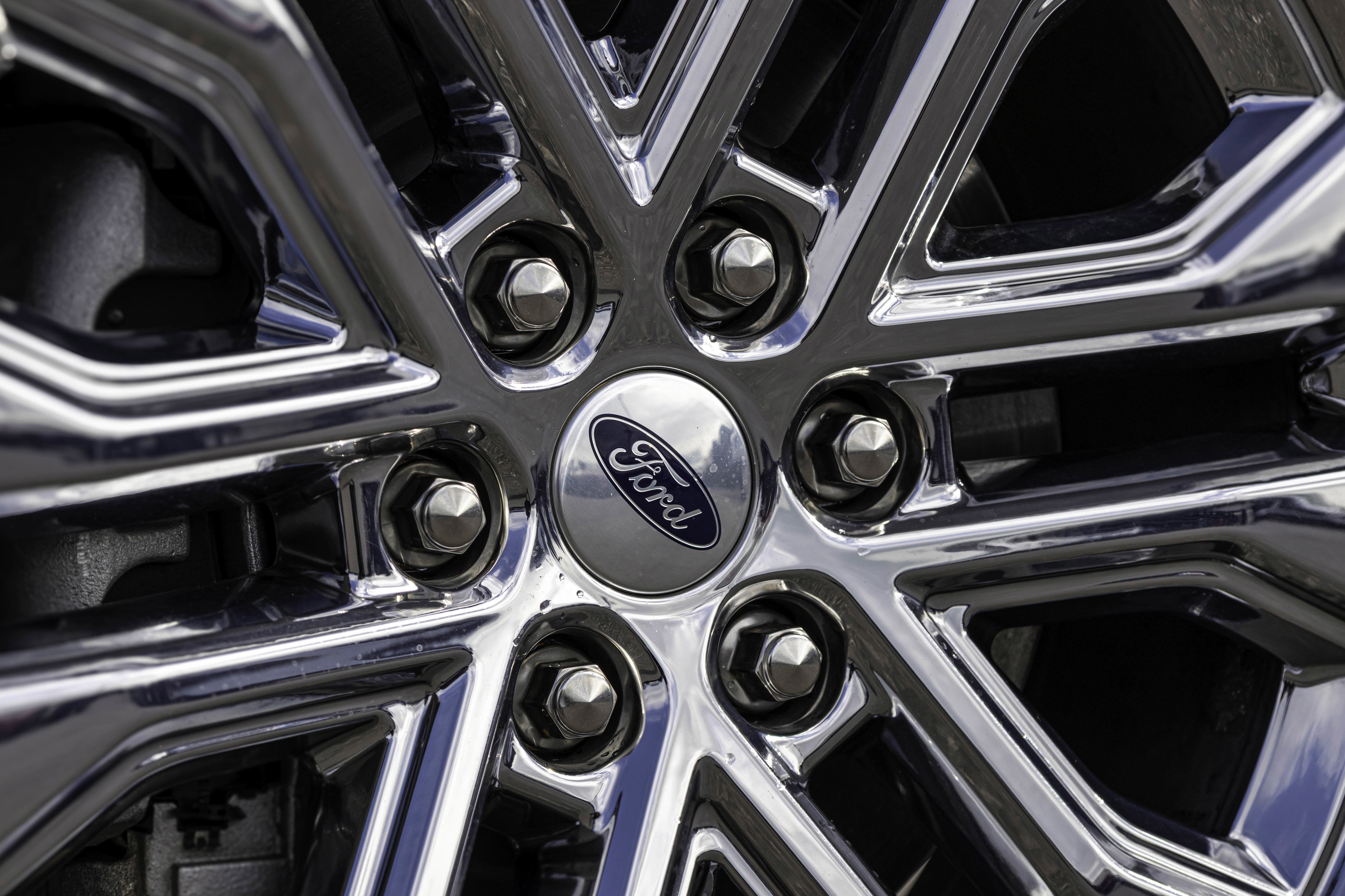 New 2025 Ford F150 Lariat w/ Equipment Group 501A Mid image 17