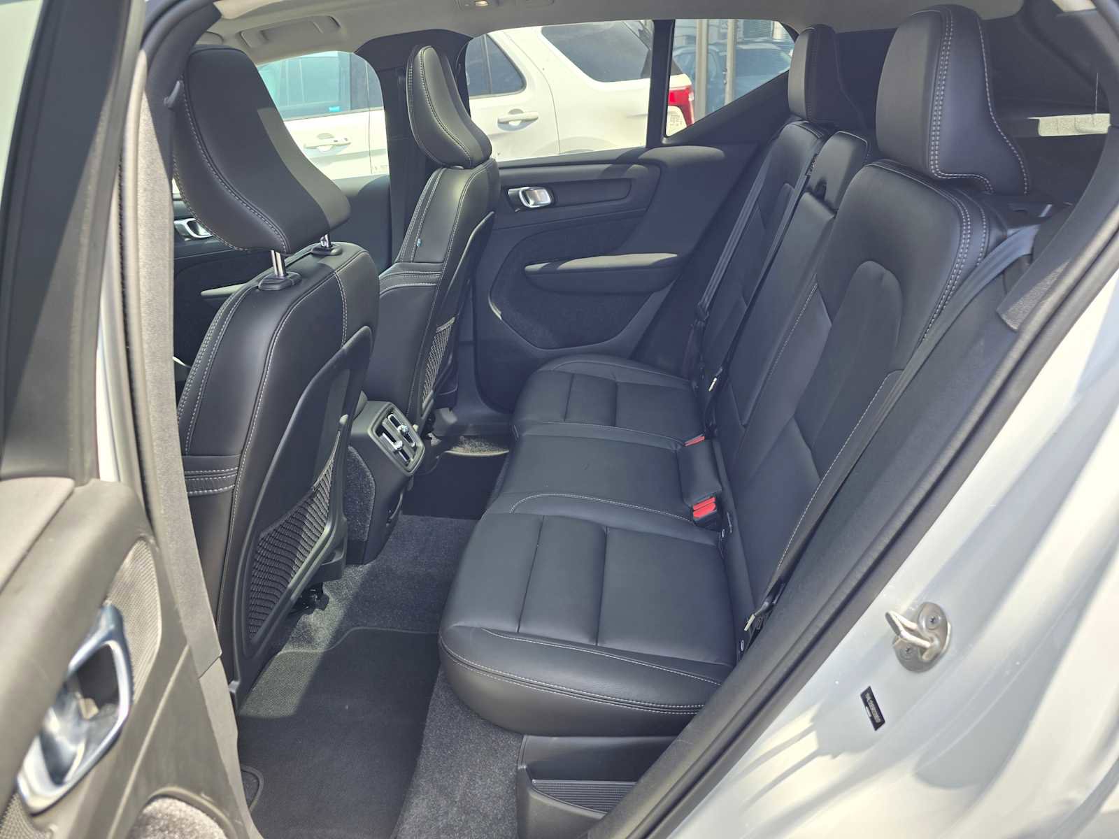 Certified 2024 Volvo XC40 B5 Plus image 16