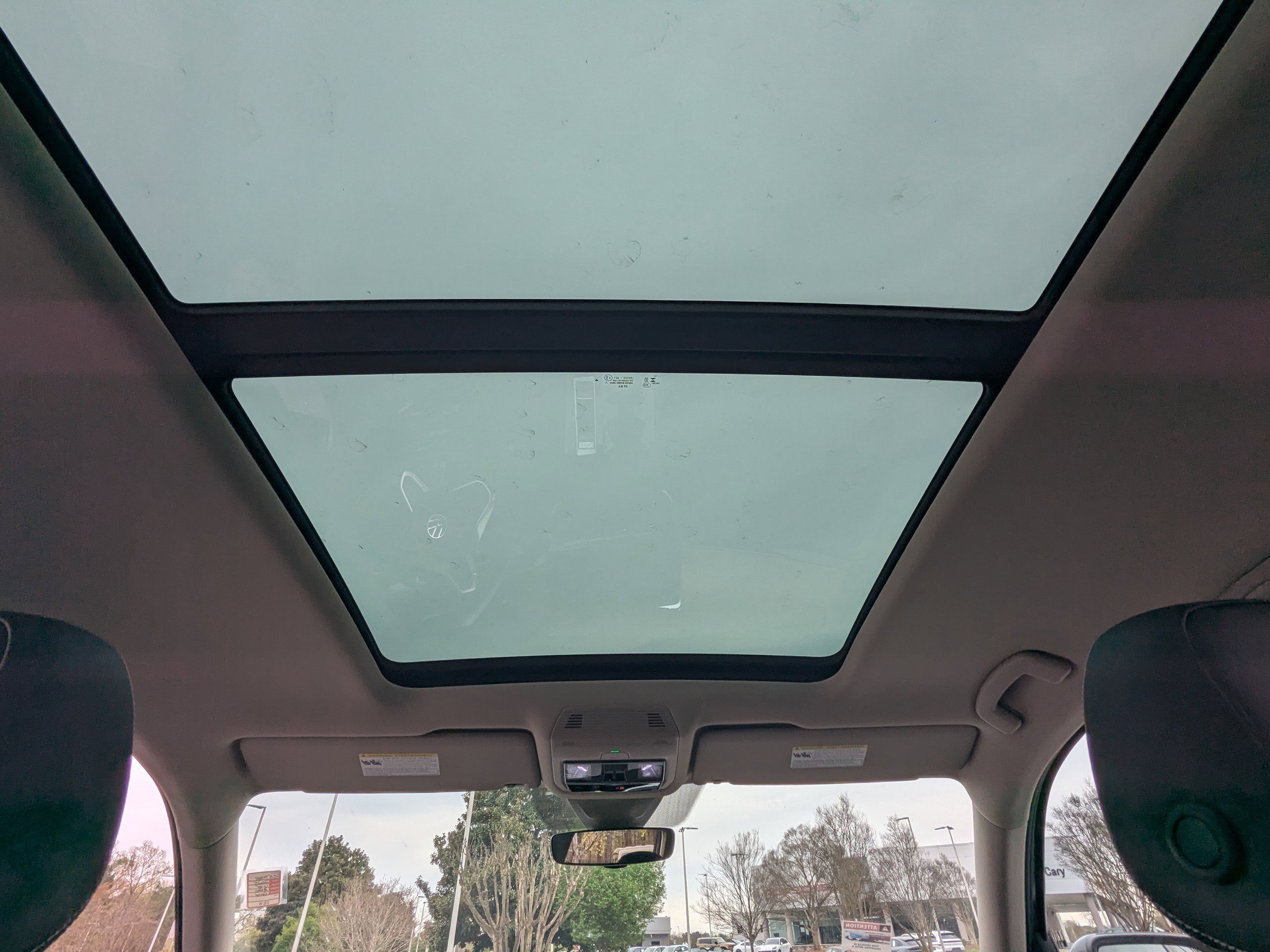 Used 2025 Volkswagen Atlas SE image 13