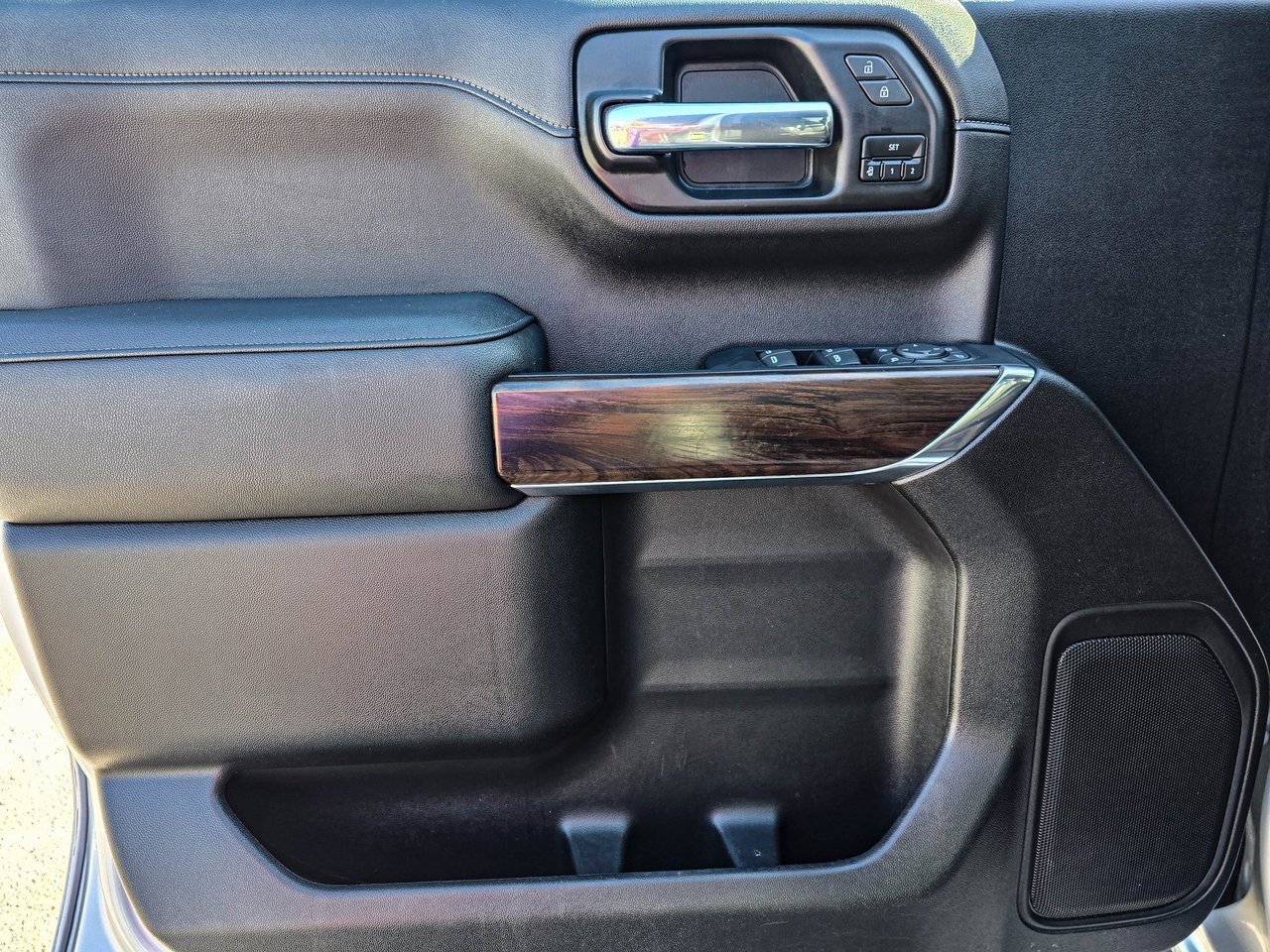 Used 2021 GMC Sierra 1500 SLT image 17