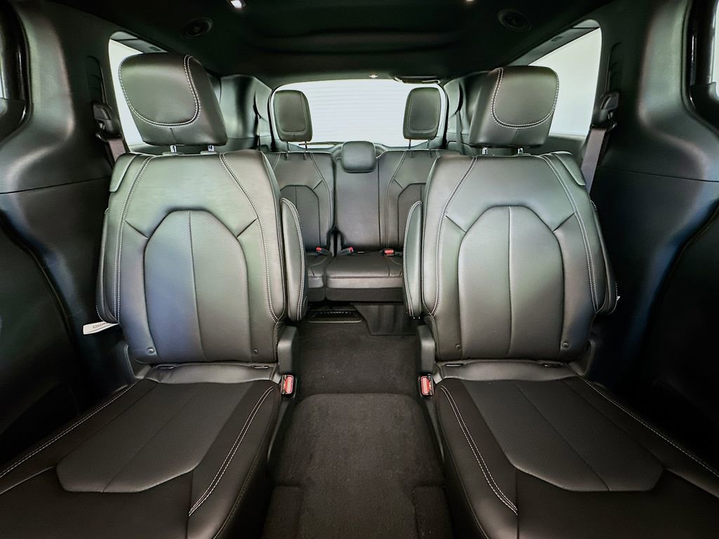 New 2027 Chrysler Pacifica Select FWD image 10