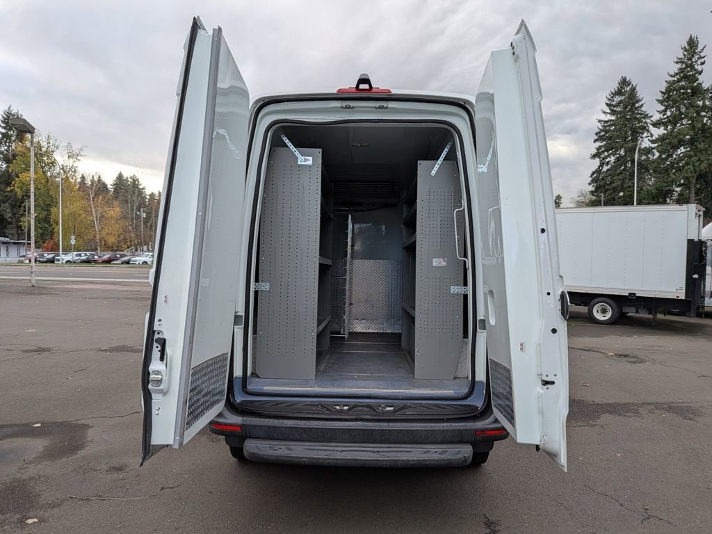 Used 2019 Freightliner Sprinter 2500 image 9