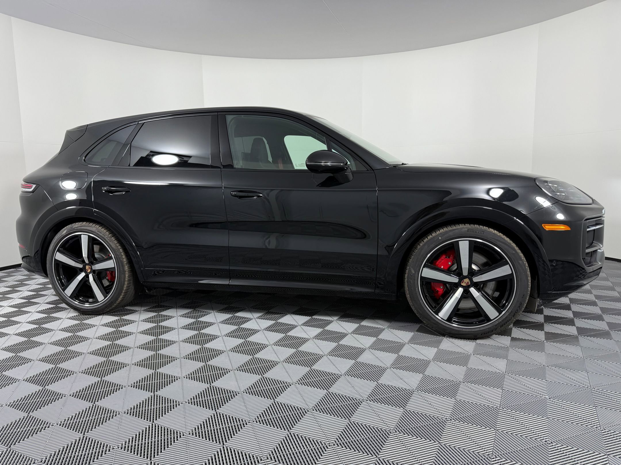 New 2026 Porsche Cayenne GTS image 8