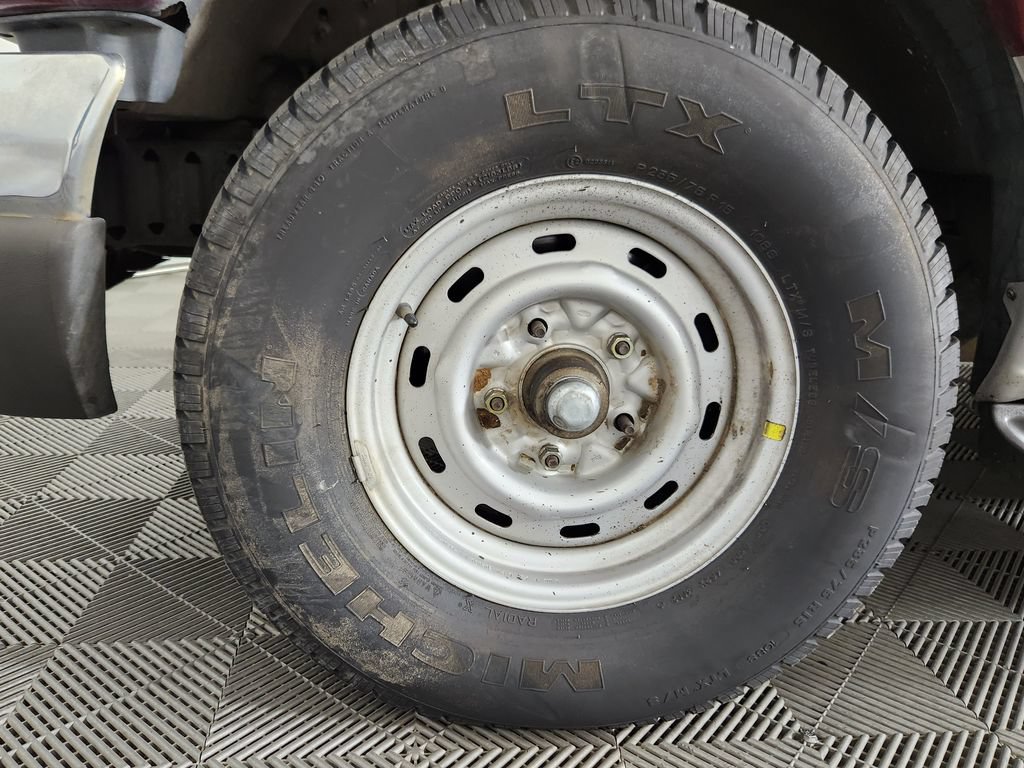 Used 2003 Ford E-150 and Econoline 150 Wagon RWD image 10