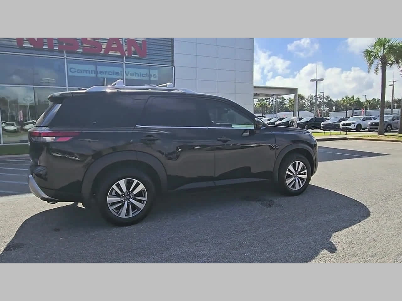 Used 2023 Nissan Pathfinder SL AWD/4WD image 36