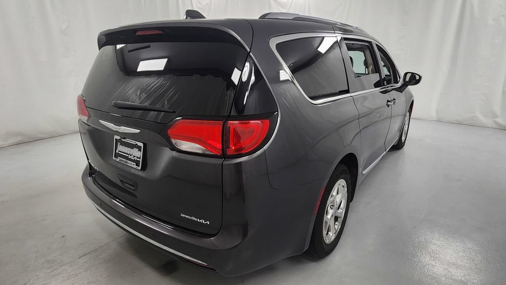 Used 2017 Chrysler Pacifica Touring-L Plus FWD image 3