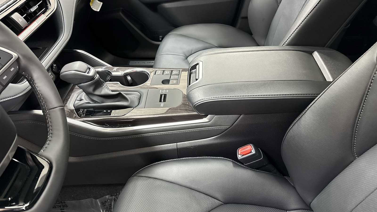 New 2025 Toyota Highlander Limited image 23
