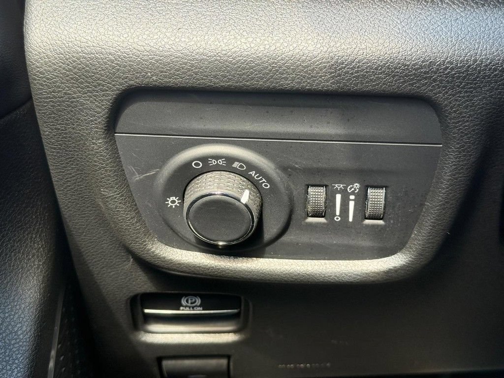Used 2022 Jeep Grand Cherokee Altitude AWD/4WD image 21