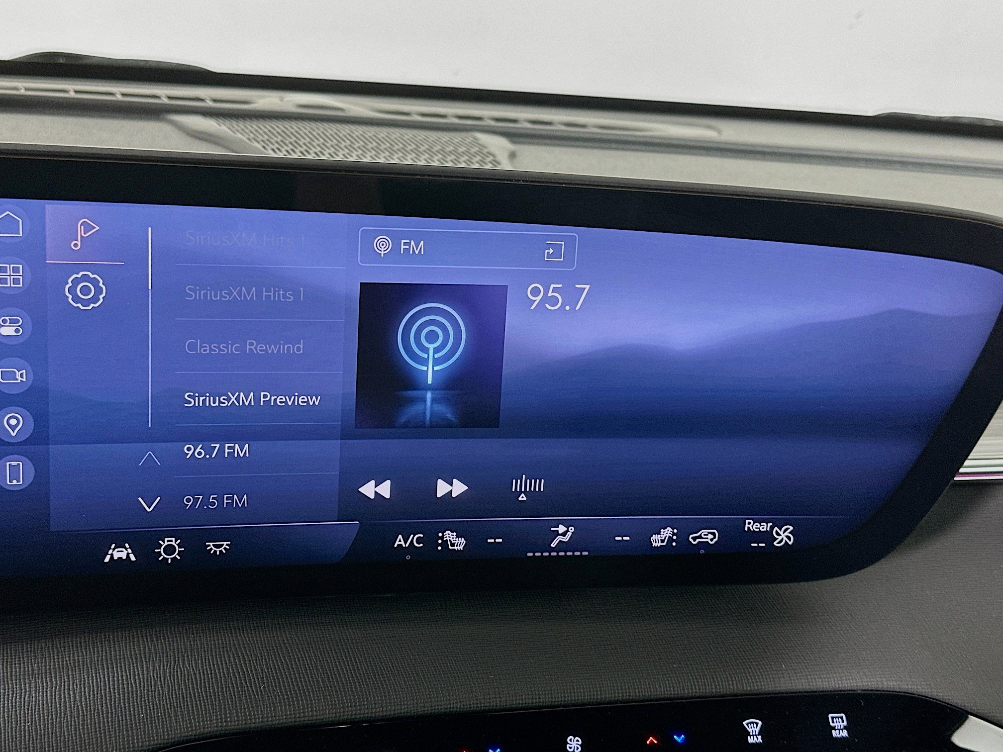 Used 2025 Buick Enclave Preferred FWD image 21