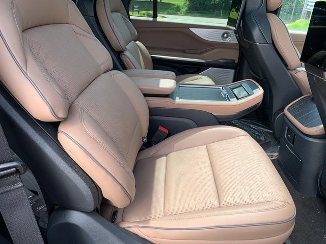 New 2026 Lincoln Navigator Black Label AWD/4WD image 13