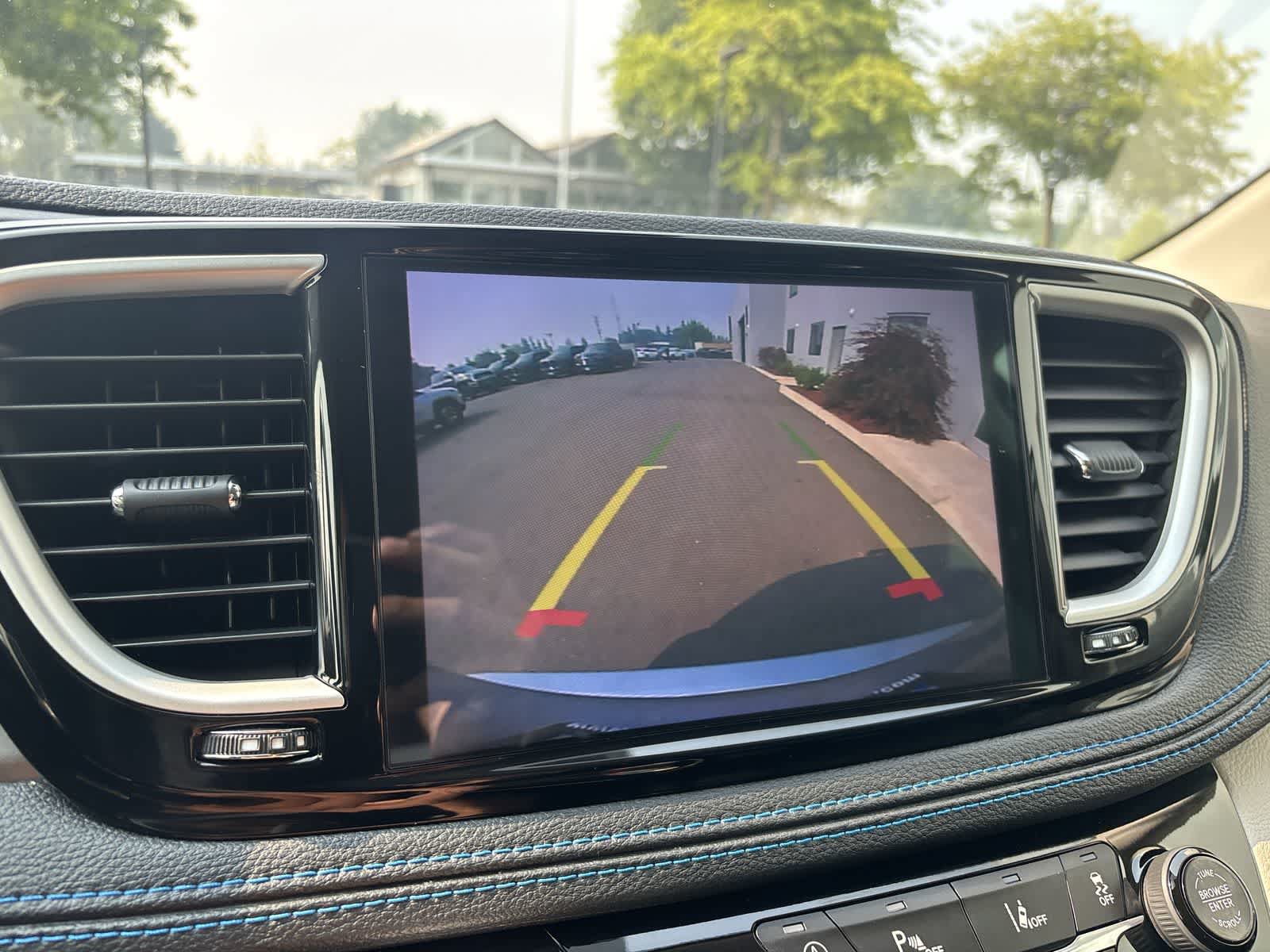 Used 2021 Chrysler Pacifica Touring-L FWD image 23