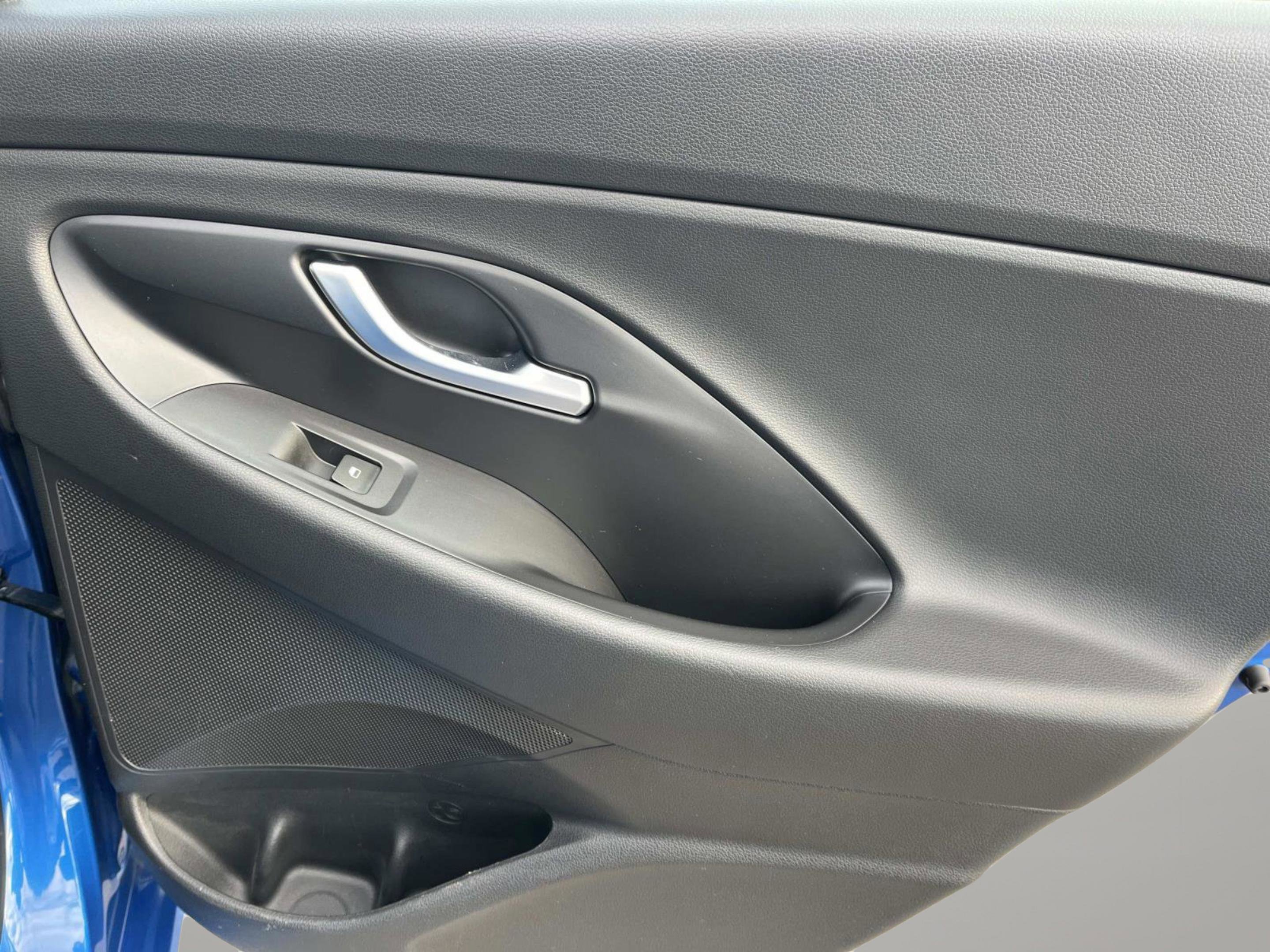 Used 2018 Hyundai Elantra GT image 22