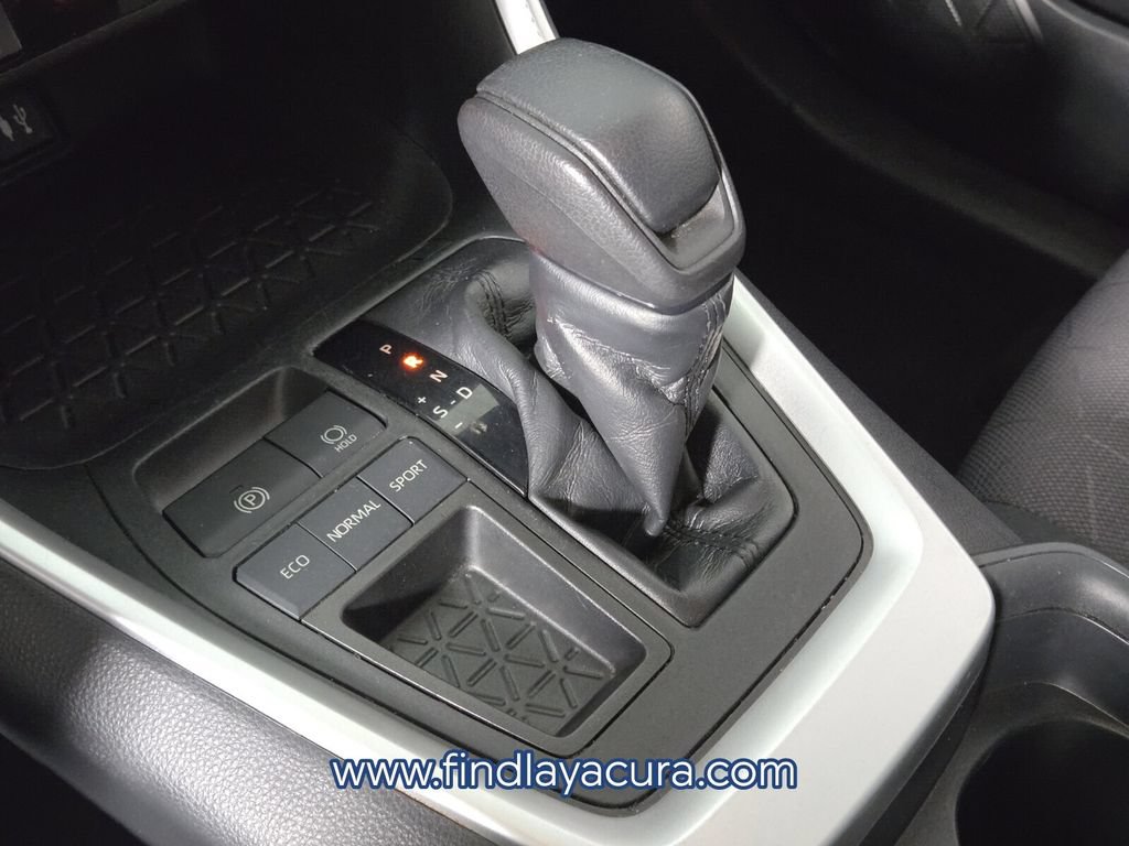 Used 2019 Toyota RAV4 XLE w/ Convenience Package FWD image 24
