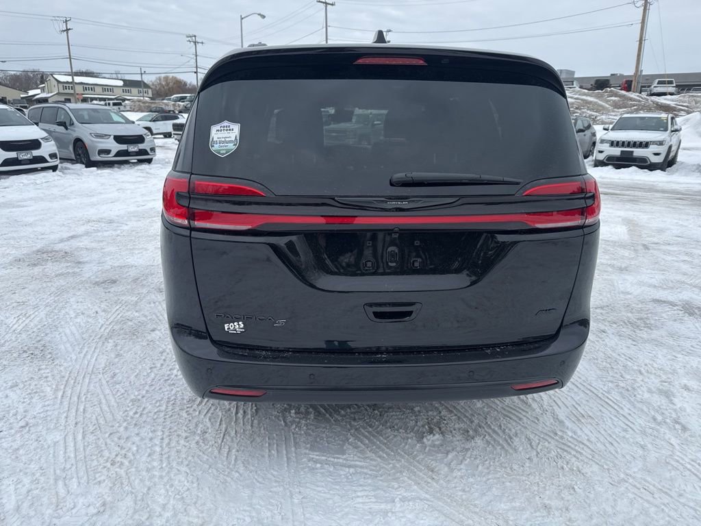 New 2026 Chrysler Pacifica Select image 4