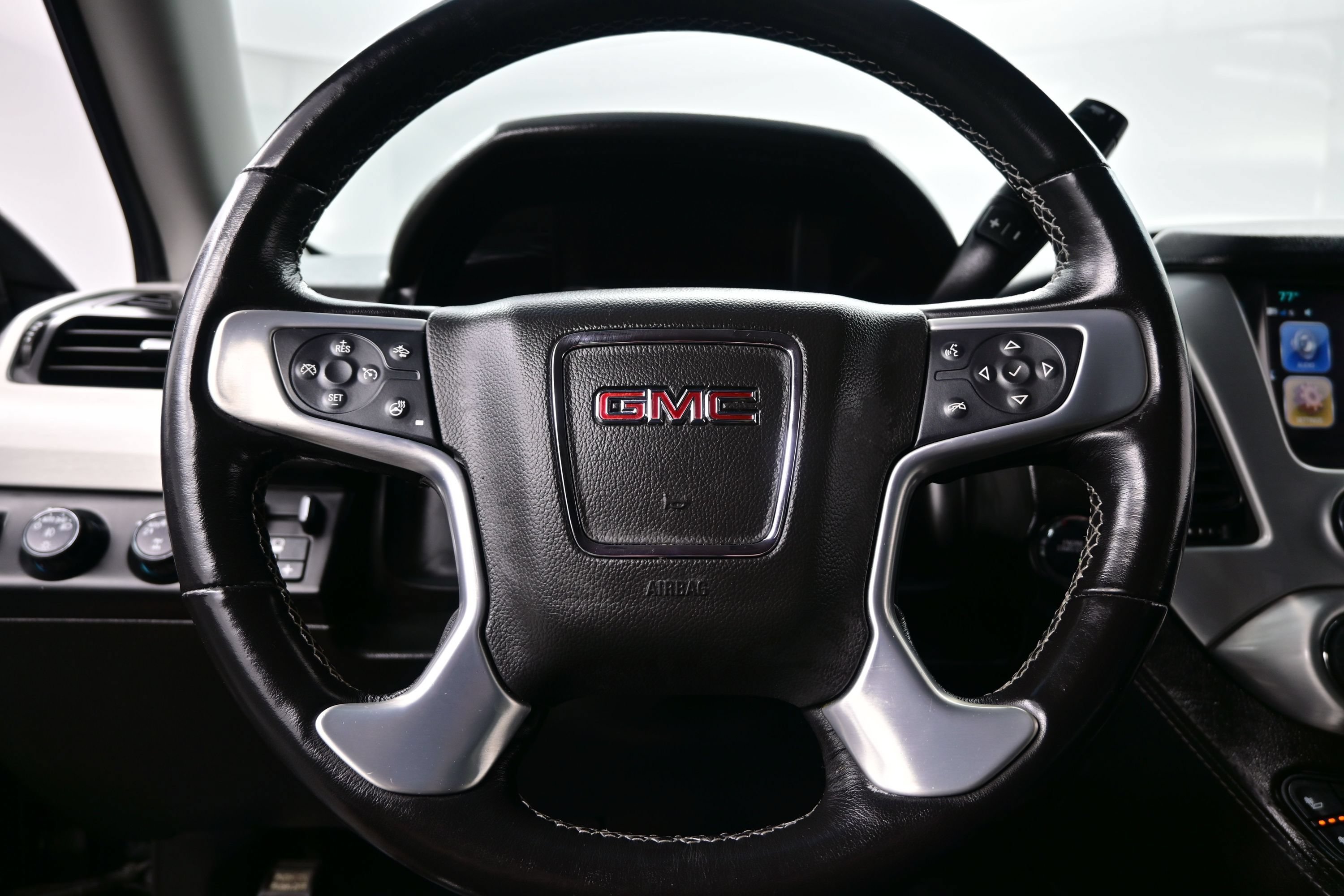 Used 2019 GMC Yukon SLT w/ Premium Edition AWD/4WD image 25