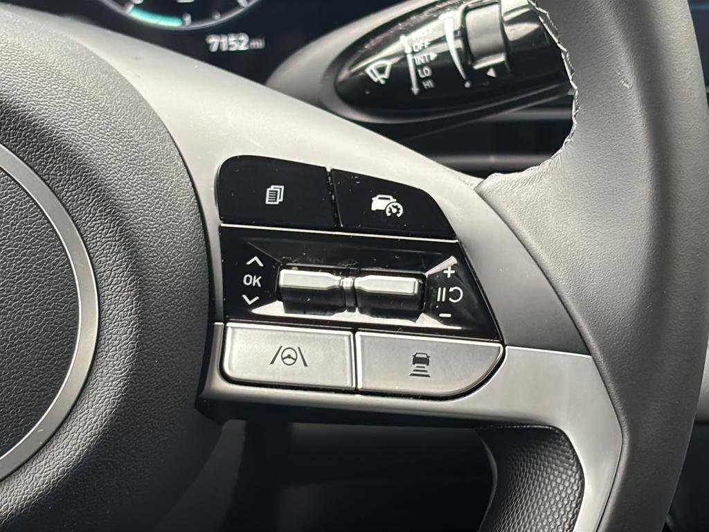 Certified 2025 Hyundai Elantra Limited image 28