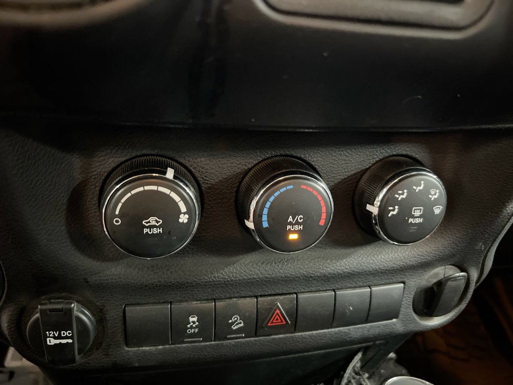 Used 2017 Jeep Wrangler Unlimited Sport w/ Connectivity Group AWD/4WD image 15