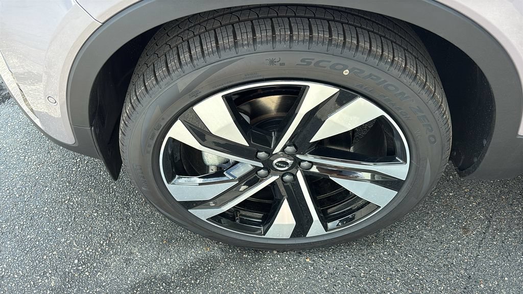 New 2026 Volvo XC40 B5 Plus w/ Climate Package AWD/4WD image 33