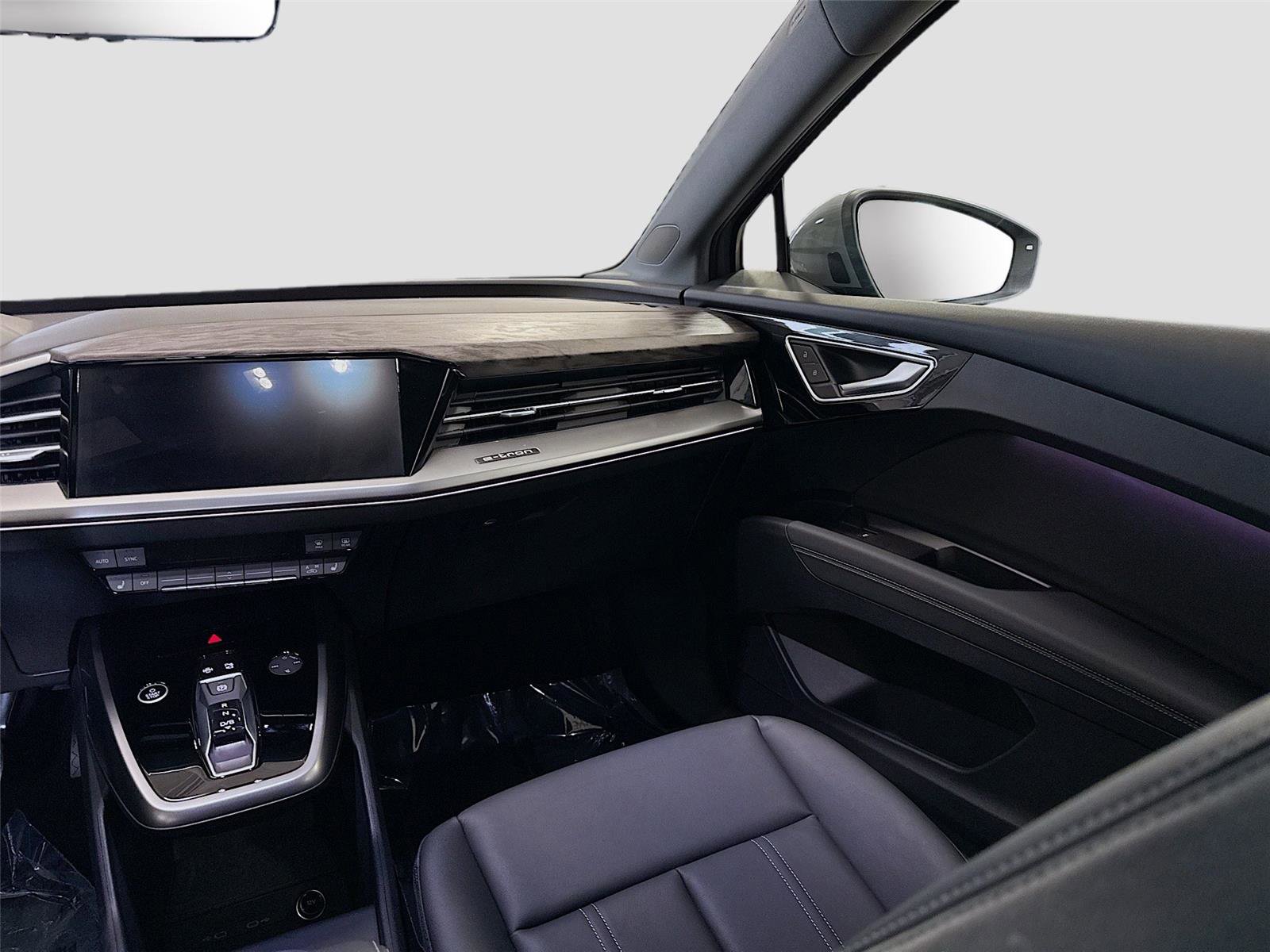 Used 2024 Audi Q4 e-tron Premium Plus w/ Premium Plus image 24