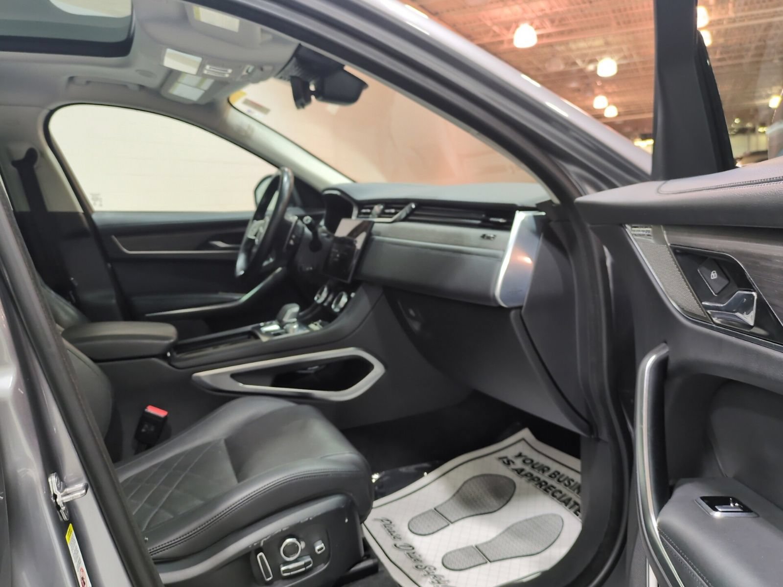 Used 2023 Jaguar F-PACE S AWD/4WD image 9