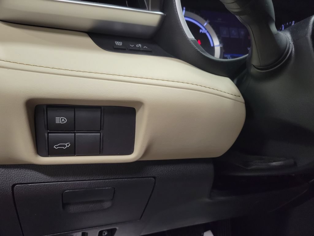 Used 2023 Toyota Highlander XLE FWD image 27