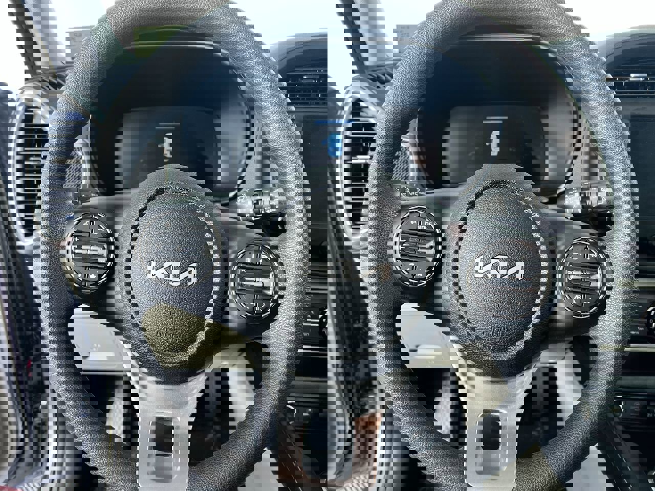 Certified 2025 Kia Soul LX w/ LX Technology Package FWD image 16