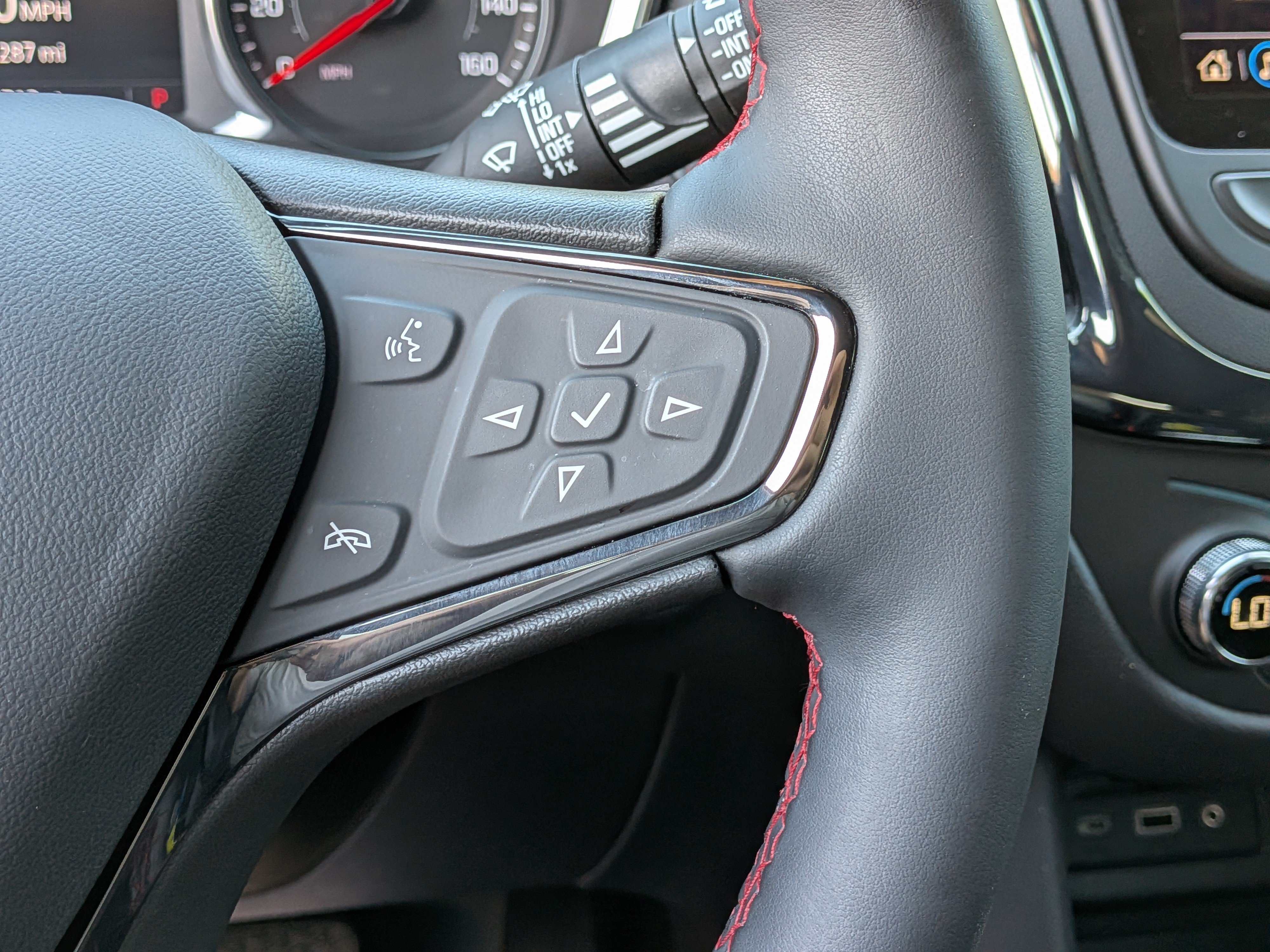 Used 2024 Chevrolet Equinox RS w/ RS Leather Package FWD image 26