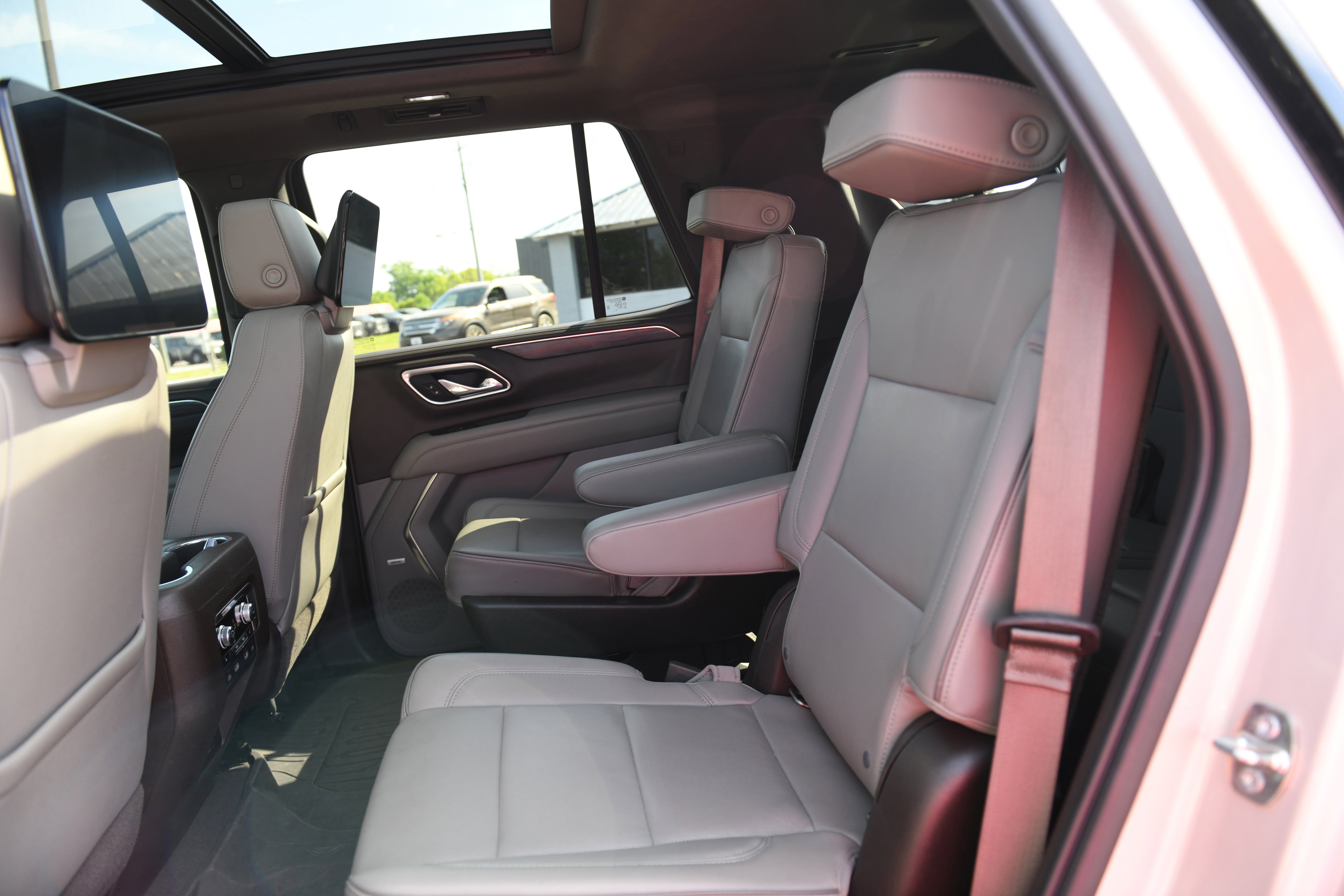 Used 2021 GMC Yukon SLT w/ SLT Luxury Plus Package image 13