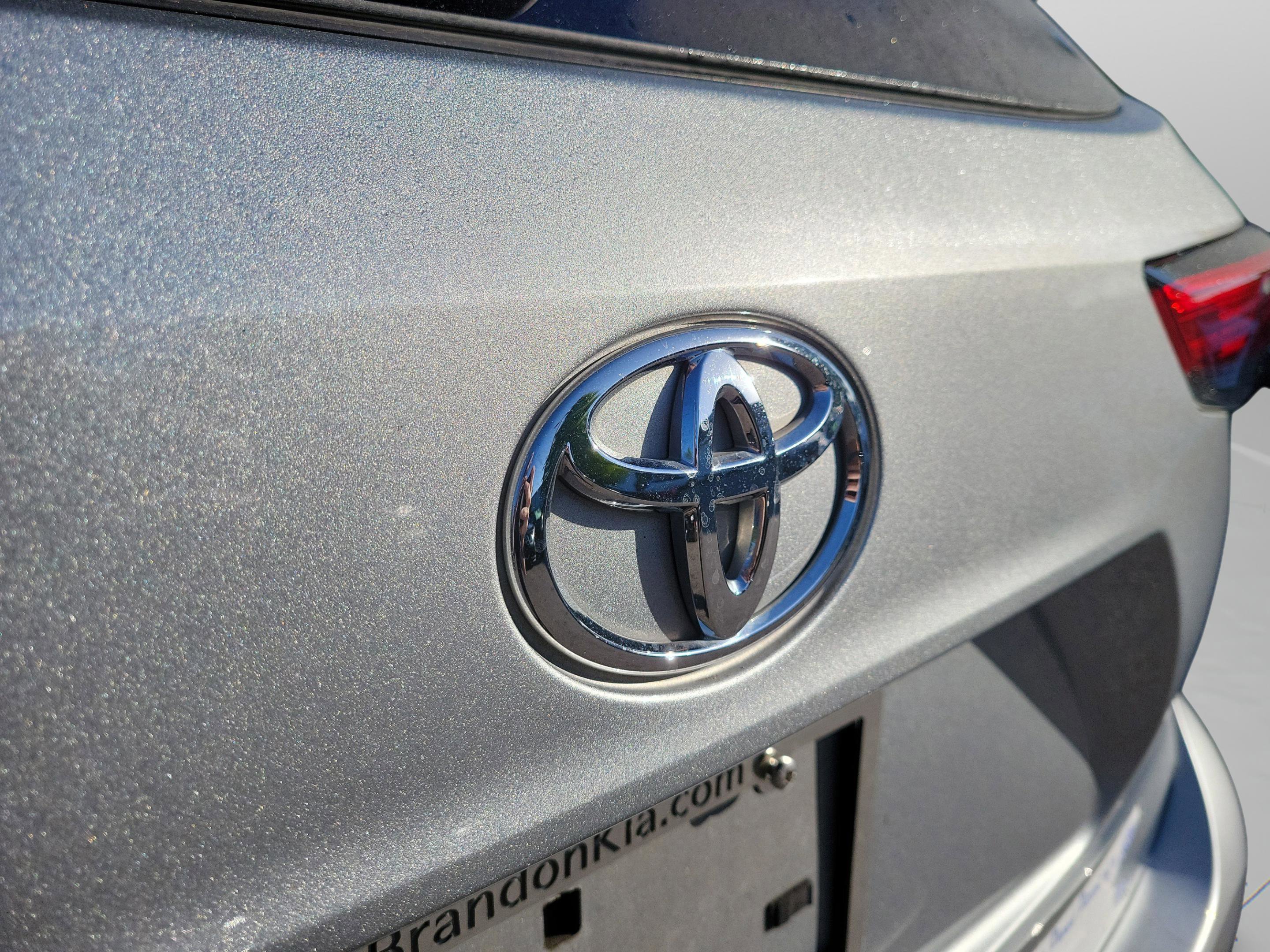 Used 2021 Toyota Highlander L FWD image 31