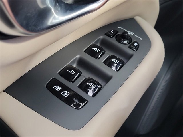 New 2026 Volvo XC90 B6 Plus w/ Protection Package Premier image 33