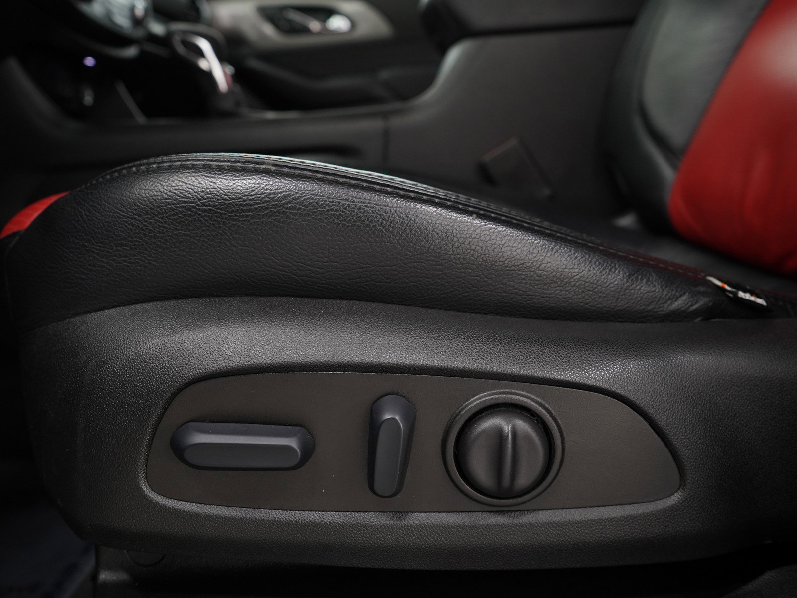 Used 2024 Chevrolet Traverse LT w/ Rear Camera Mirror Package image 27