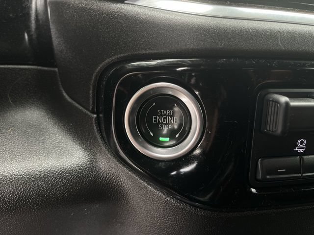 Used 2025 Chevrolet Silverado 1500 LT AWD/4WD image 18