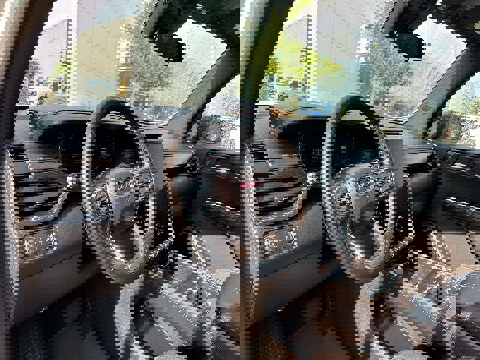 Used 2025 GMC Acadia Elevation image 14