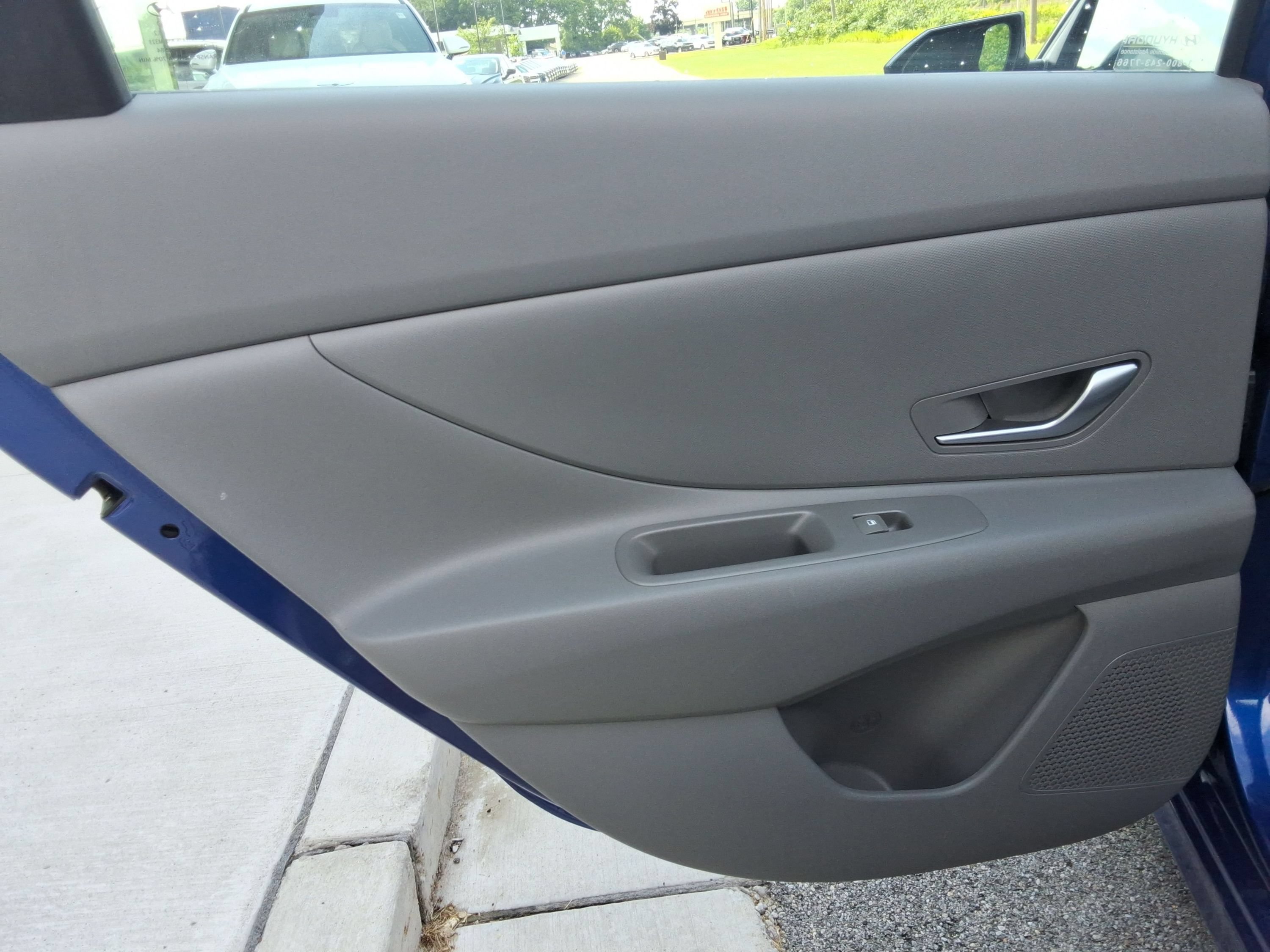 Used 2021 Hyundai Elantra SE FWD image 23