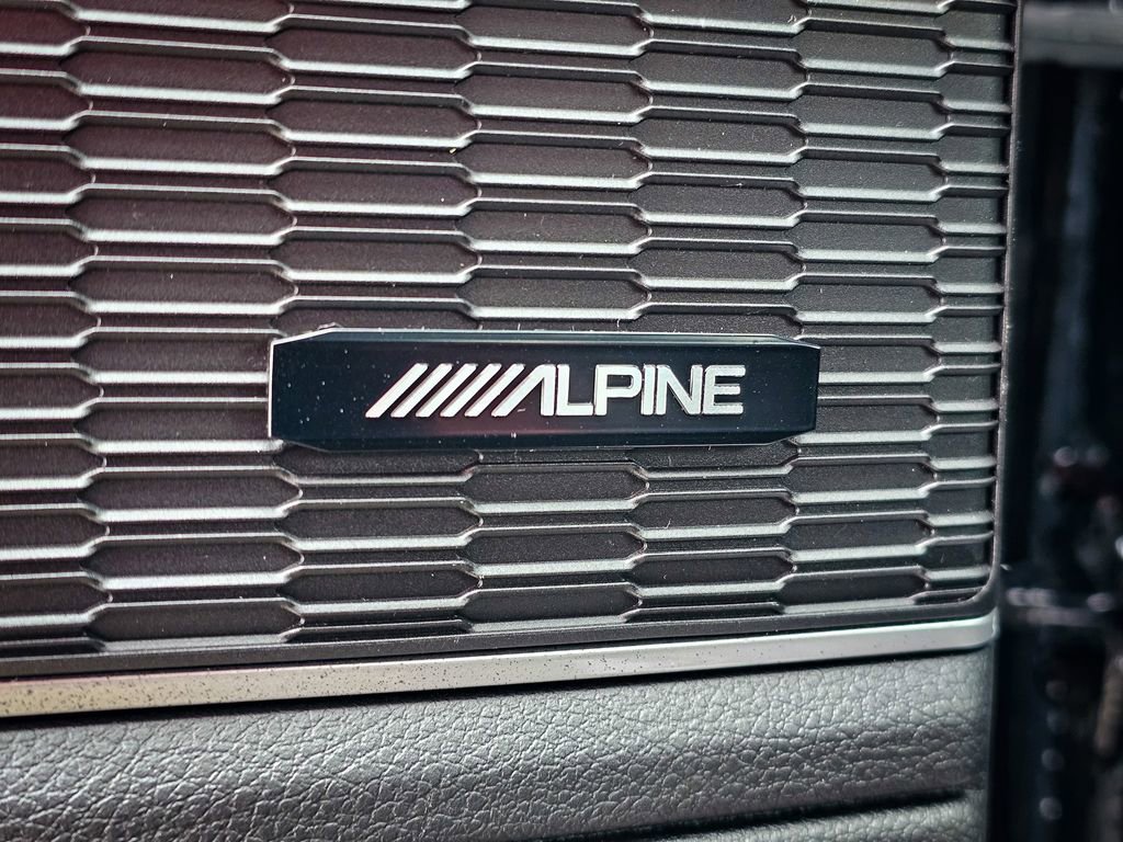 Used 2023 Jeep Grand Cherokee Limited w/ Black Appearance Package image 16