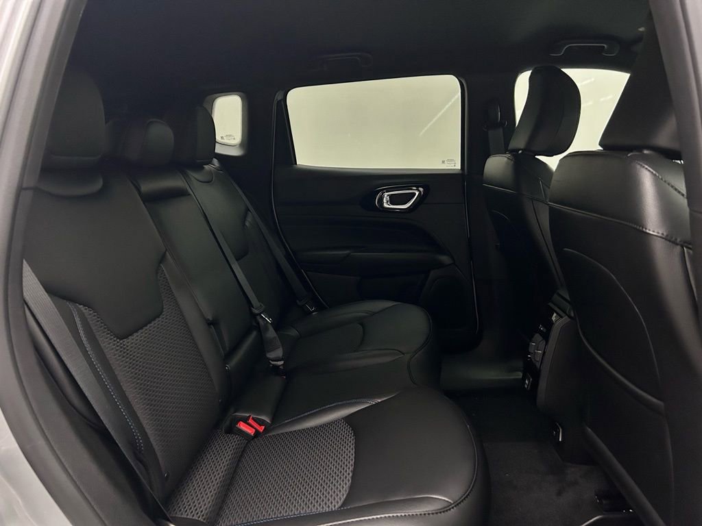 New 2026 Jeep Compass Latitude image 15