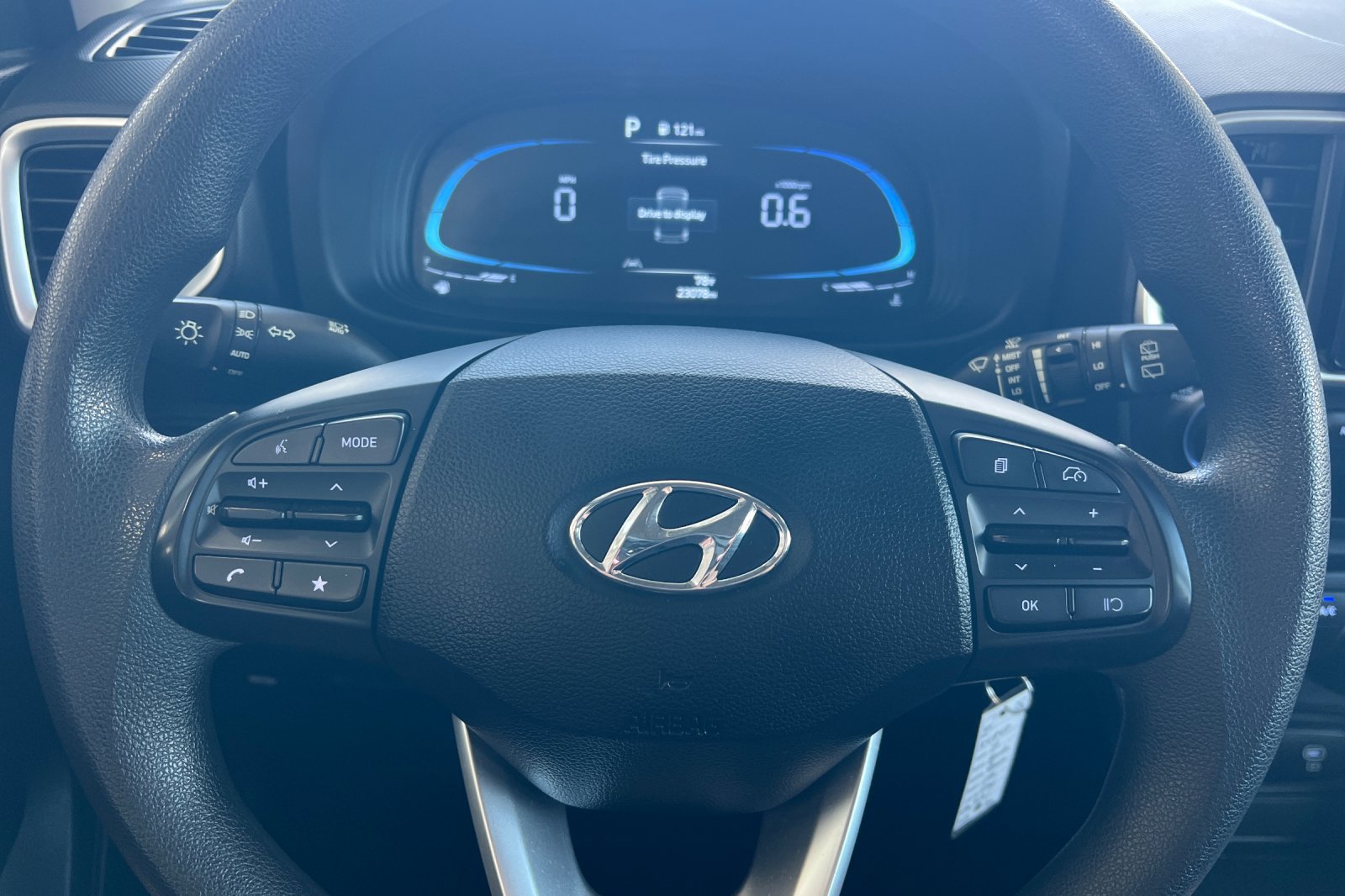 Used 2025 Hyundai Venue SE FWD image 19