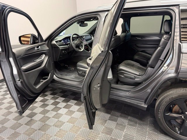 Used 2023 Jeep Grand Cherokee L Laredo AWD/4WD image 13