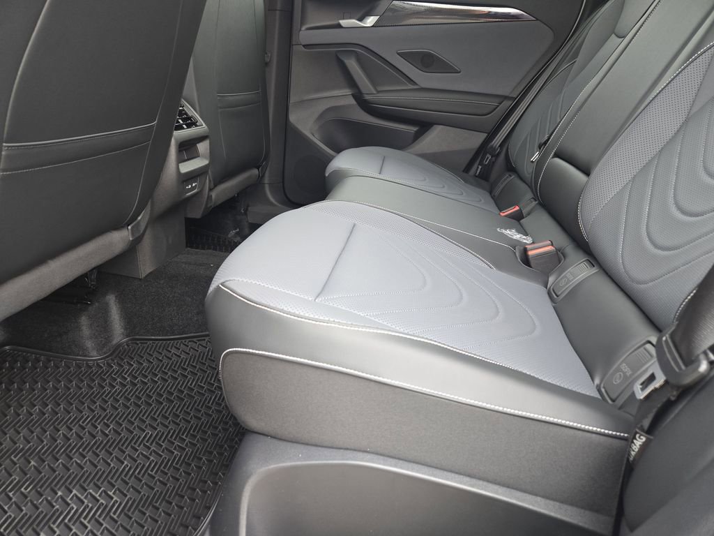 New 2026 Volkswagen Tiguan SE R-Line image 23