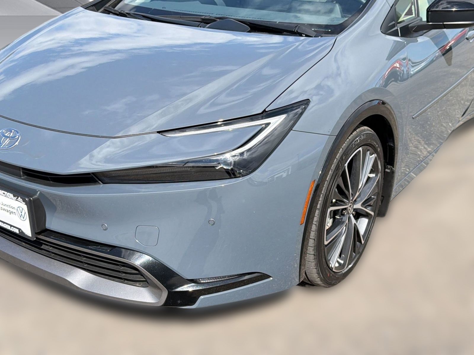 Used 2025 Toyota Prius XLE image 11