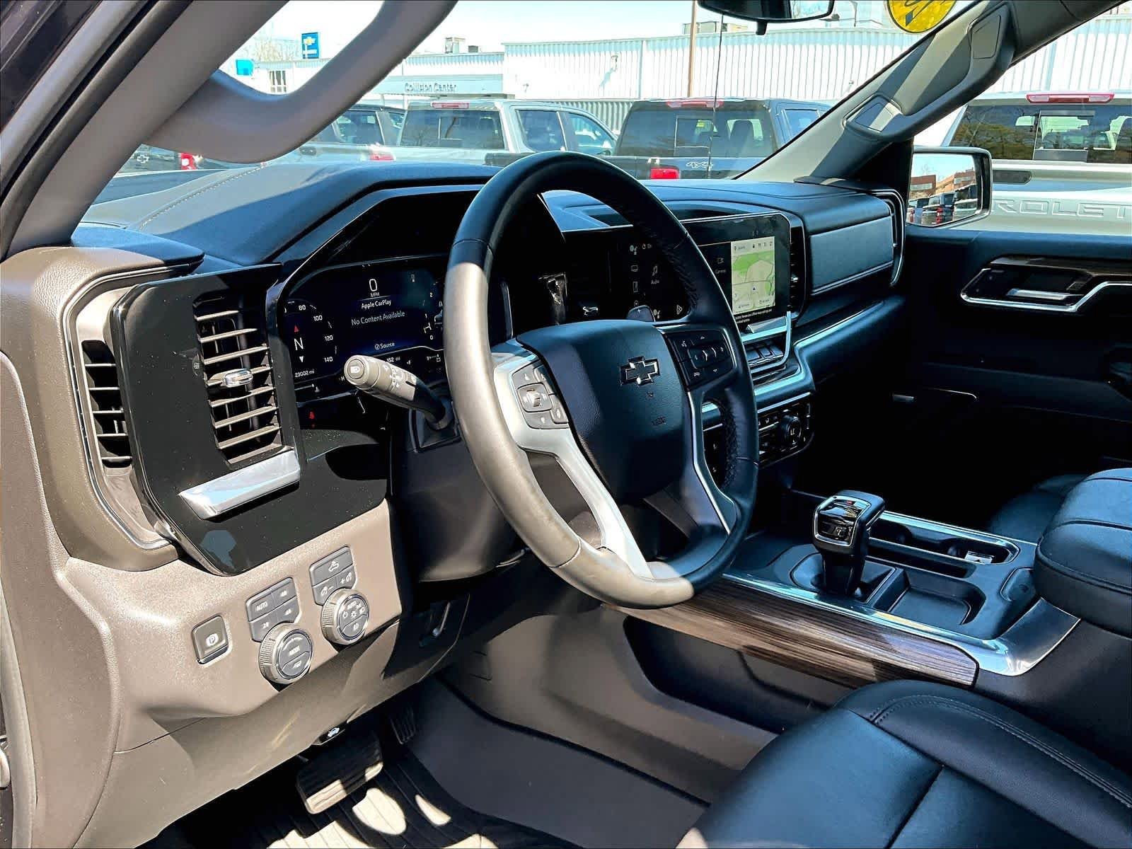 Used 2024 Chevrolet Silverado 1500 LT Trail Boss w/ Convenience Package II AWD/4WD image 8