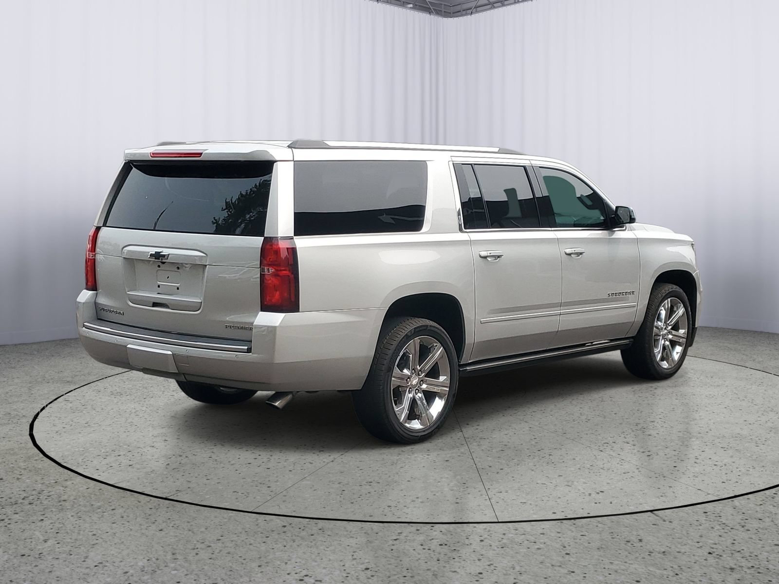 Used 2020 Chevrolet Suburban Premier w/ Premier 6.2L Value Package AWD/4WD image 5
