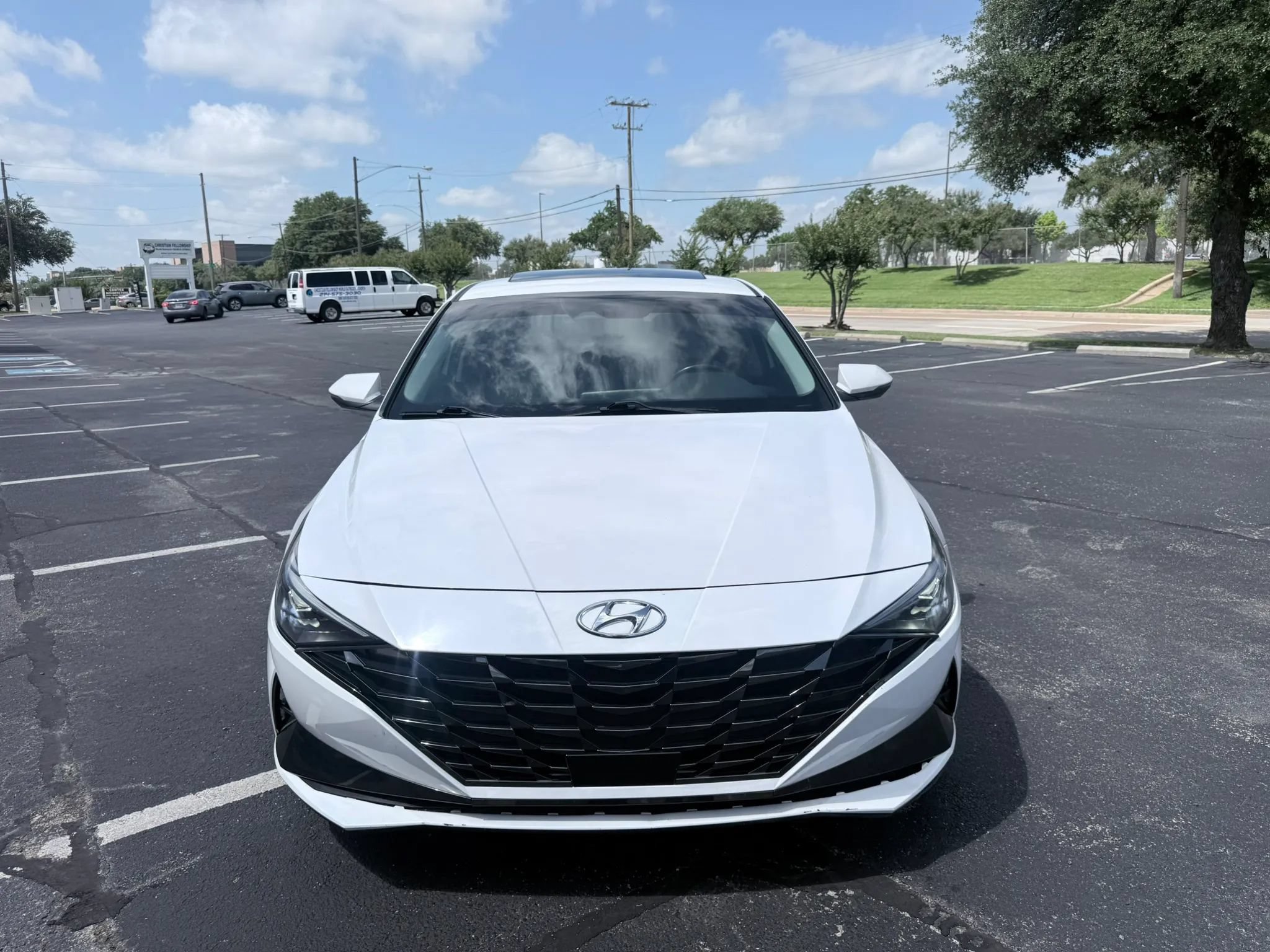 Used 2021 Hyundai Elantra Limited w/ Cargo Package FWD image 2